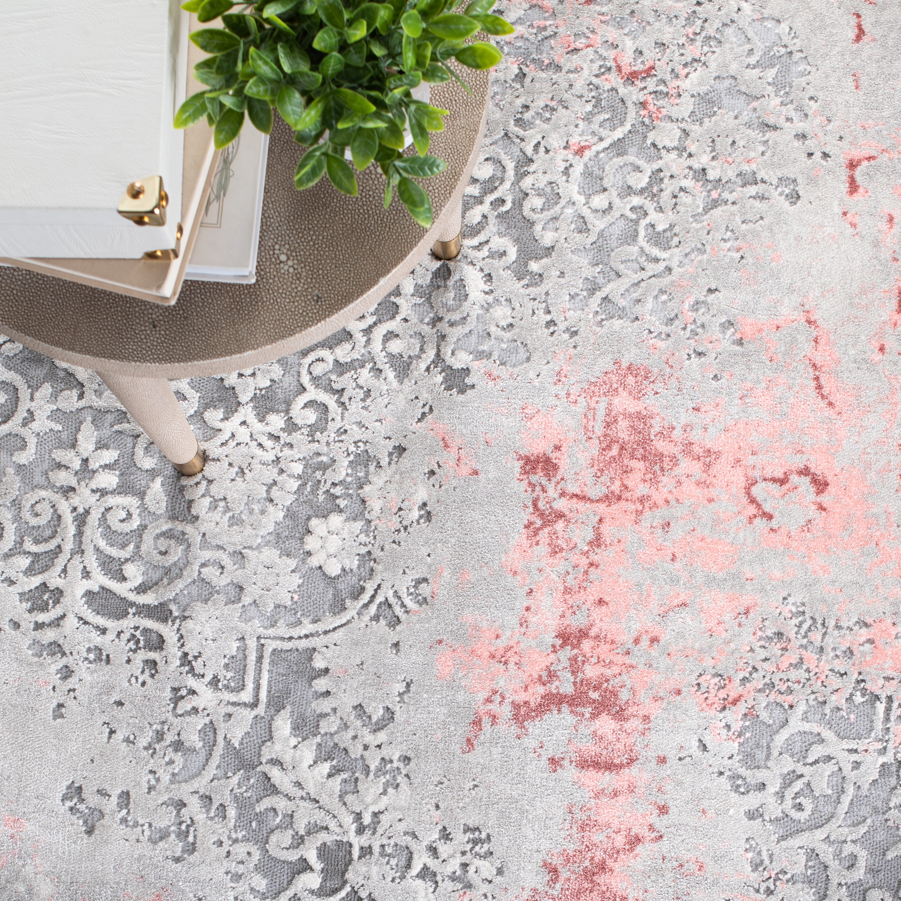 SAFAVIEH Meadow Derbhile Medallion Area Rug, Light Grey/Pink, 4' x 6'
