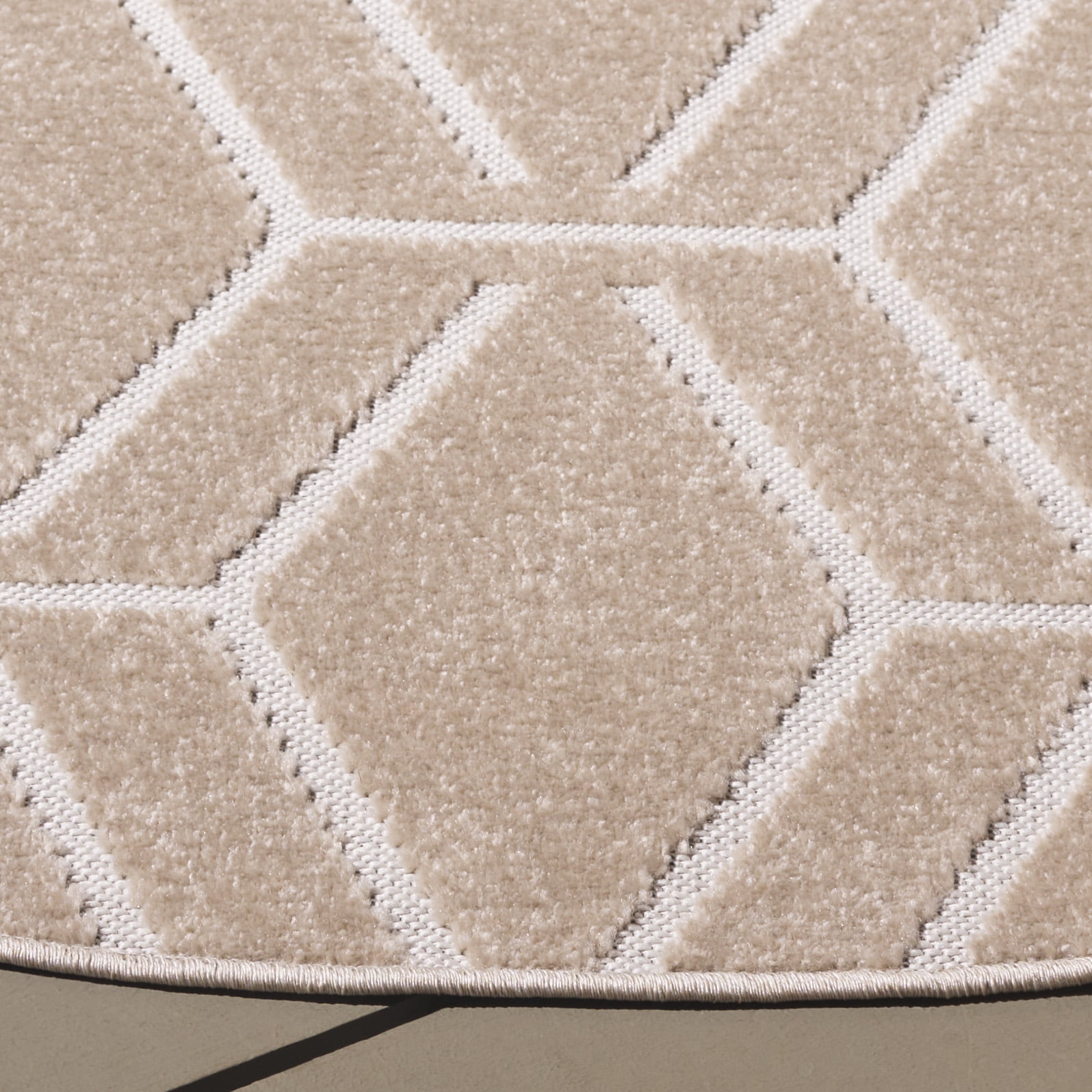 SAFAVIEH Stella Ruadhan Geometric Indoor/Outdoor Area Rug, Beige, 6'7" x 6'7" Round