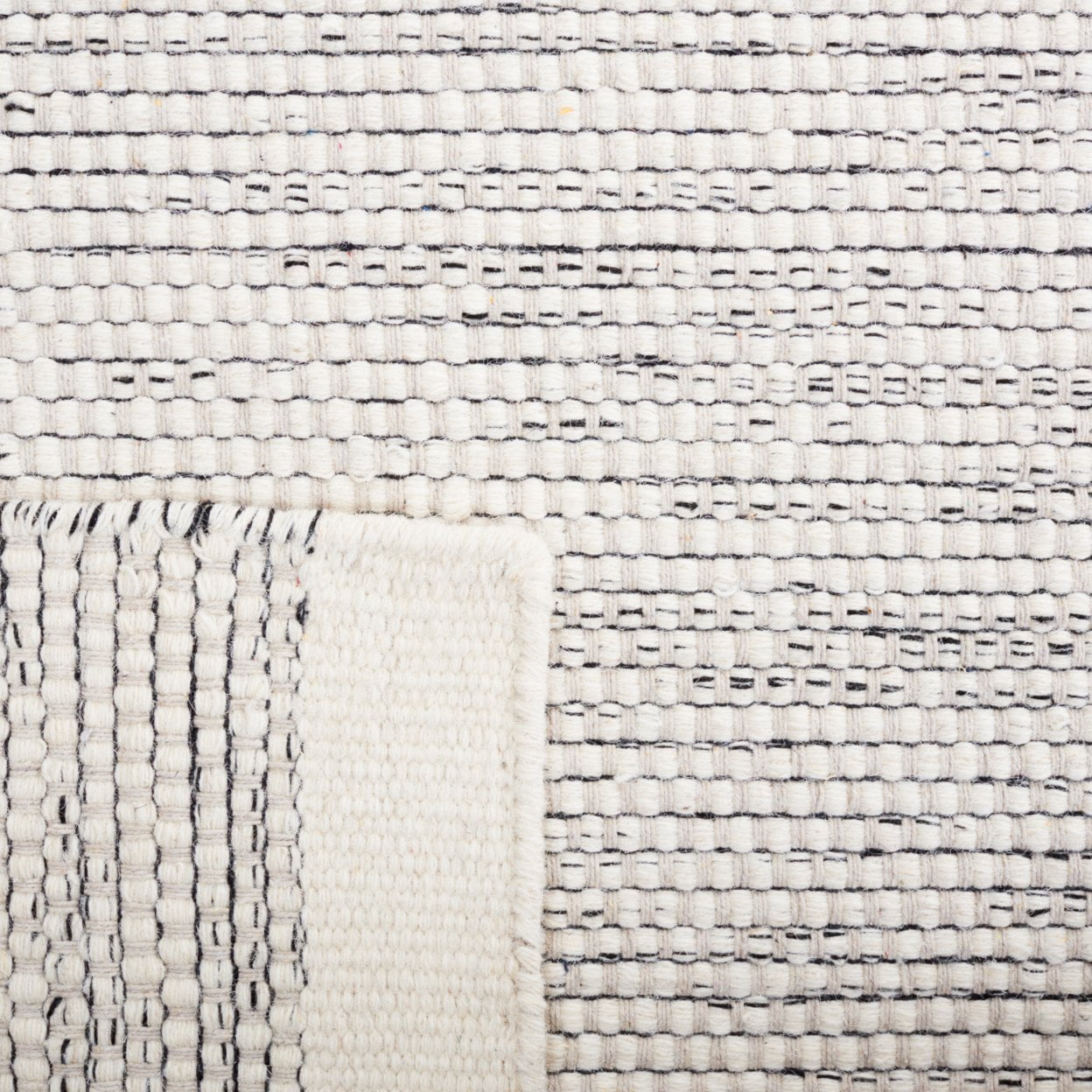 SAFAVIEH Vermont Zarif Distressed Dotted Area Rug, Ivory/Black, 4' x 6'