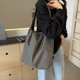 thumbnail image 4 of Hombro Bolso Cubo para Mujeres Con Bolsas Nylon Múltiples, 4 of 9