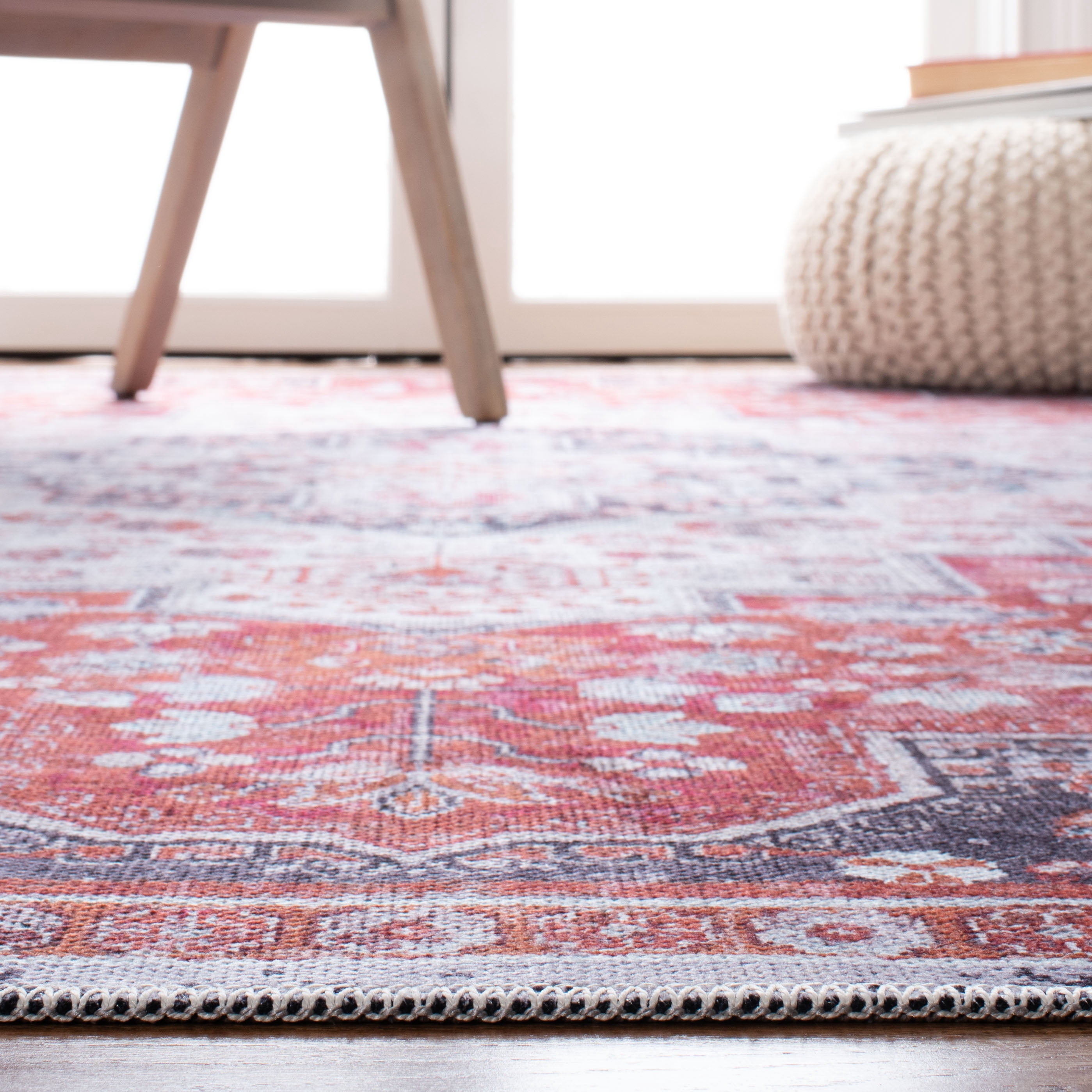 SAFAVIEH Serapi Collection SEP563P Rust / Ivory Rug