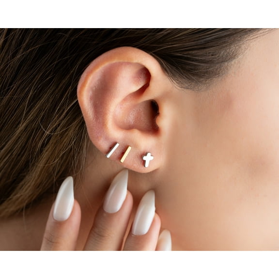 ChicBianca Titanium Threadless Push-In Tiny Rectangle Labret Stud, Mini bar Cartilage Earring, Flat Back Tragus Stud, Tiny Baguette Sleep Earring