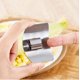 thumbnail image 1 of Paquete de 2 protectores de dedos de acero inoxidable para cortar verduras y frutas de forma segura, para cortar carne, utensilios de cocina para chef, 1 of 6