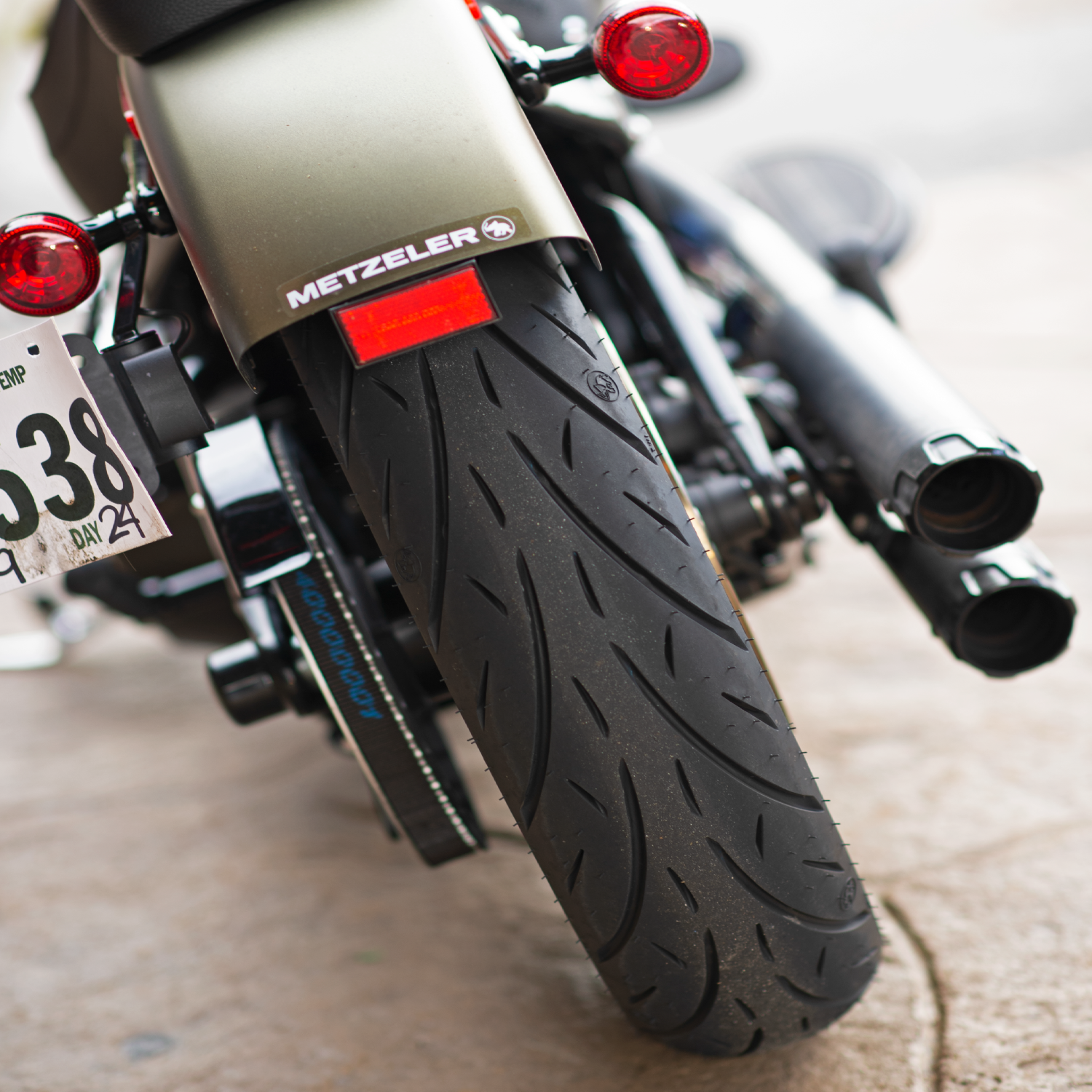 Metzeler ME 888 Marathon Ultra White Wall MH90-21 Front Tire with Keychain