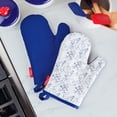 thumbnail image 4 of Guantes para horno. Farberware. Colección Disney Home Von Voyage. Rojo y Blanco, 4 of 5