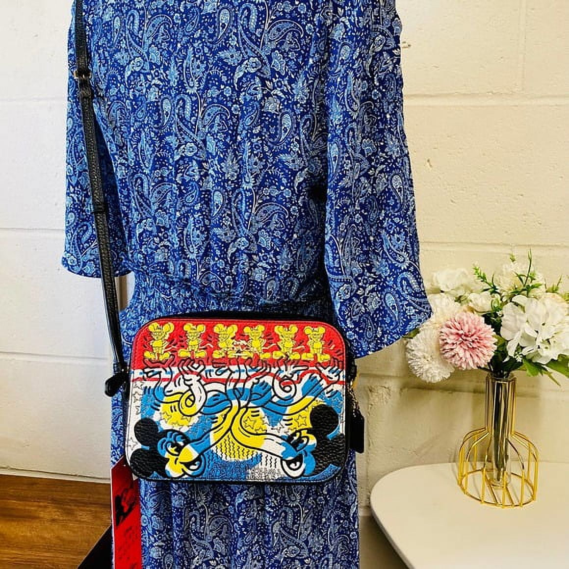 行列のできるレビュー商品、集めました。高評価アイテム COACH Disney Mickey Mouse x Keith Haring Leather Mini アニメ