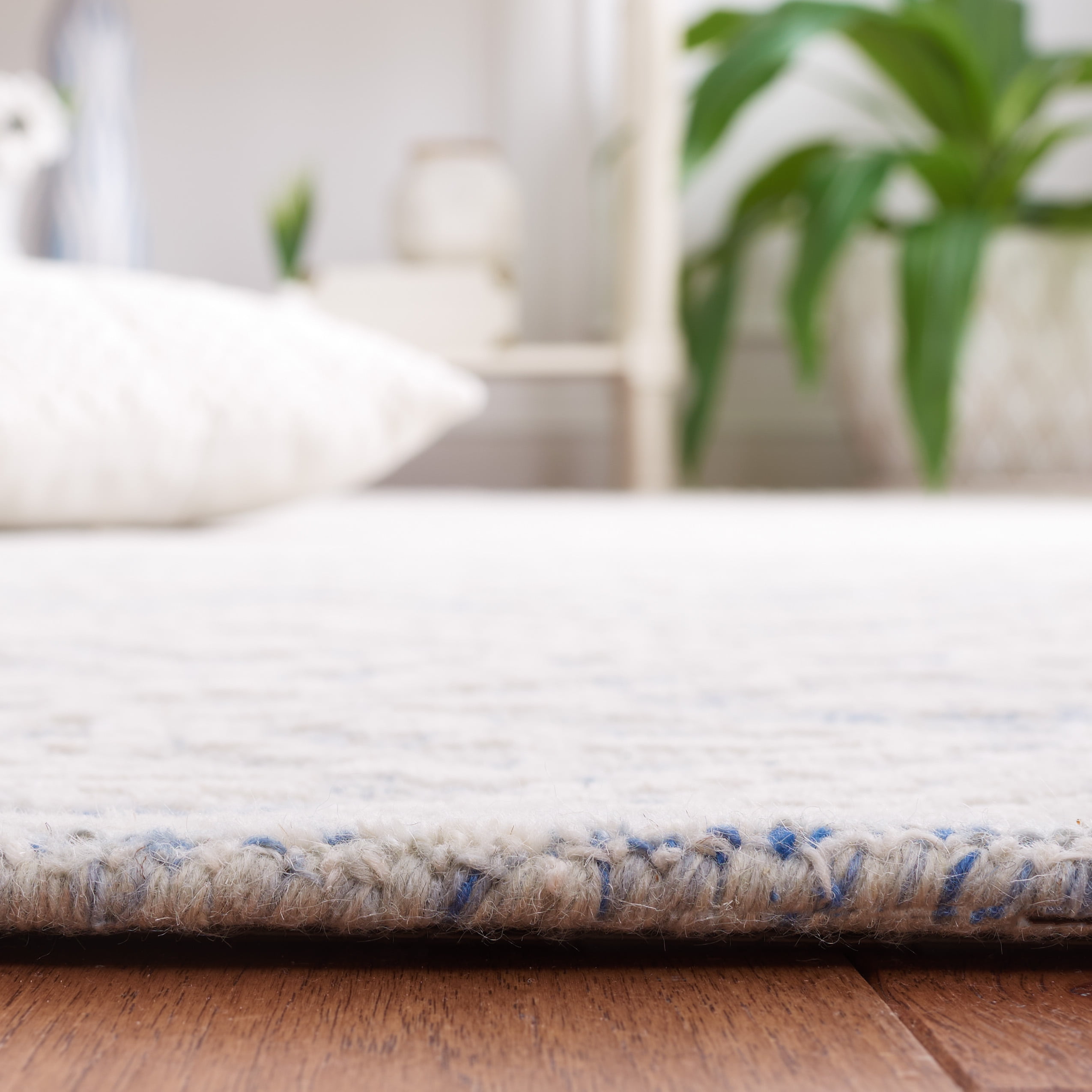 SAFAVIEH Metro Belize Medallion Area Rug, Blue/Ivory, 5' x 8'