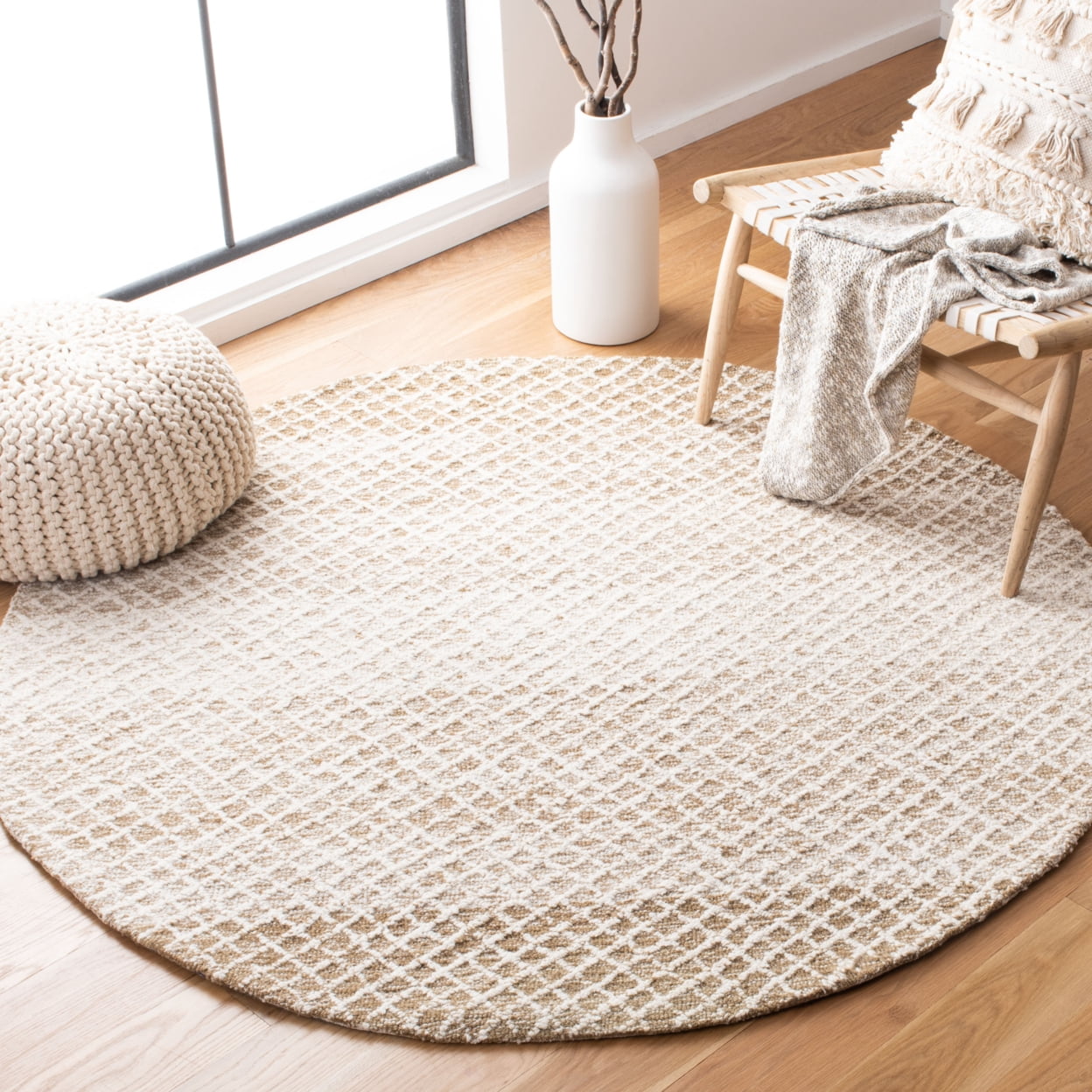 SAFAVIEH Micro-Loop Arnold Diamond Area Rug, Beige/Ivory, 4' x 6'