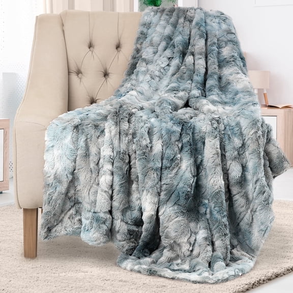 Everlasting Comfort Premium Soft Throw Blanket – Polyester Fleece, 65 x 50 Inch, Arctic Blue