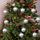 thumbnail image 4 of Xihbxyly Colgante para Árbol de Navidad, Adorno Multicolor Irrompible, Fácil de Colgar, Decoración Navideña Versátil, Ideal para El Hogar, Chimenea, Escaleras, 12 Cm., 4 of 5