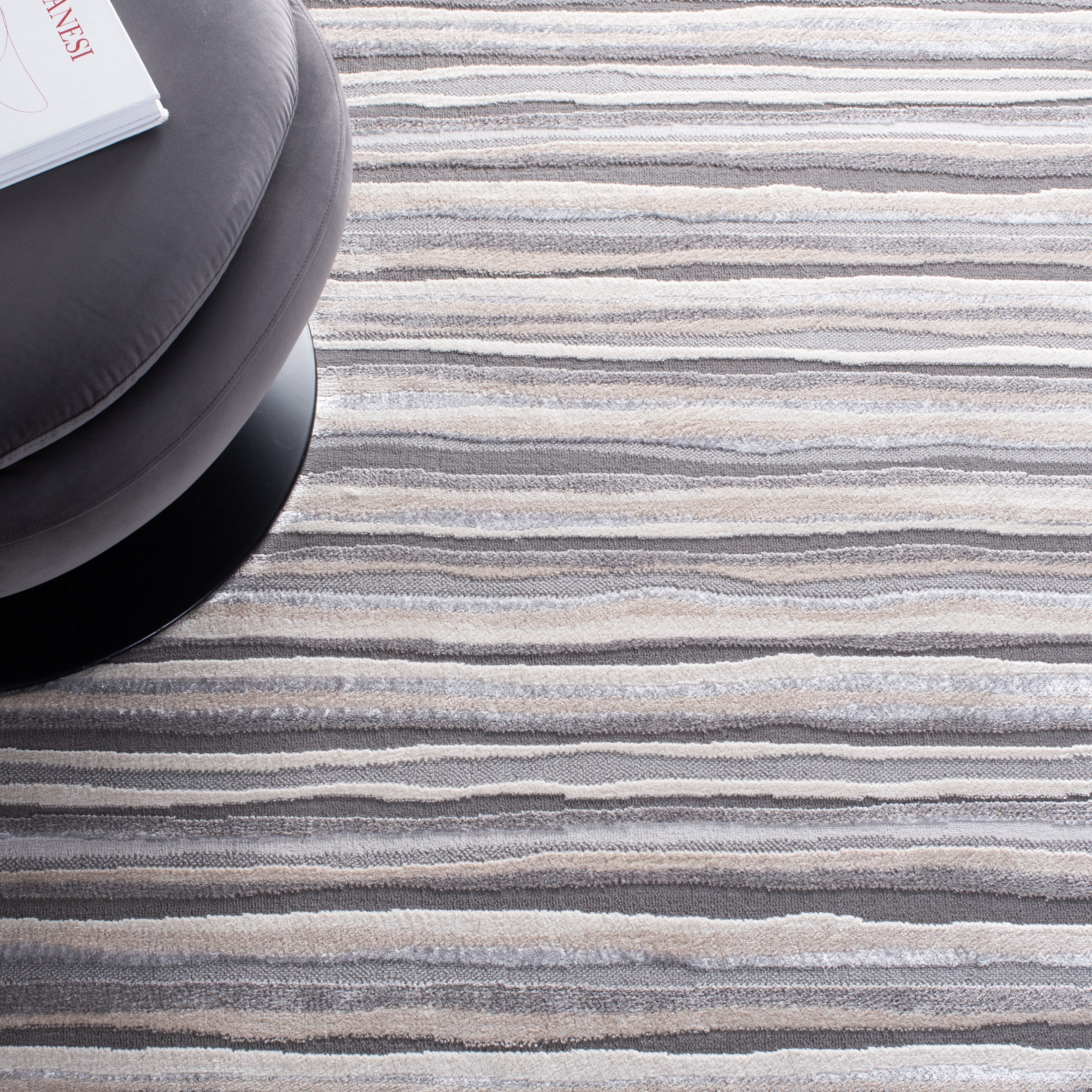 Safavieh Lagoon Kandy Striped Area Rug, Ivory/Gray, 5'5" x 7'7"