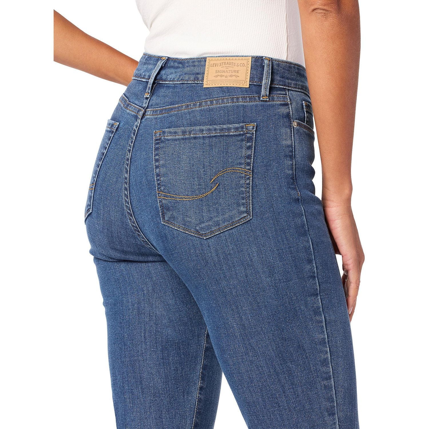 Levi Strauss Signature™ Women's Mid Rise Capris