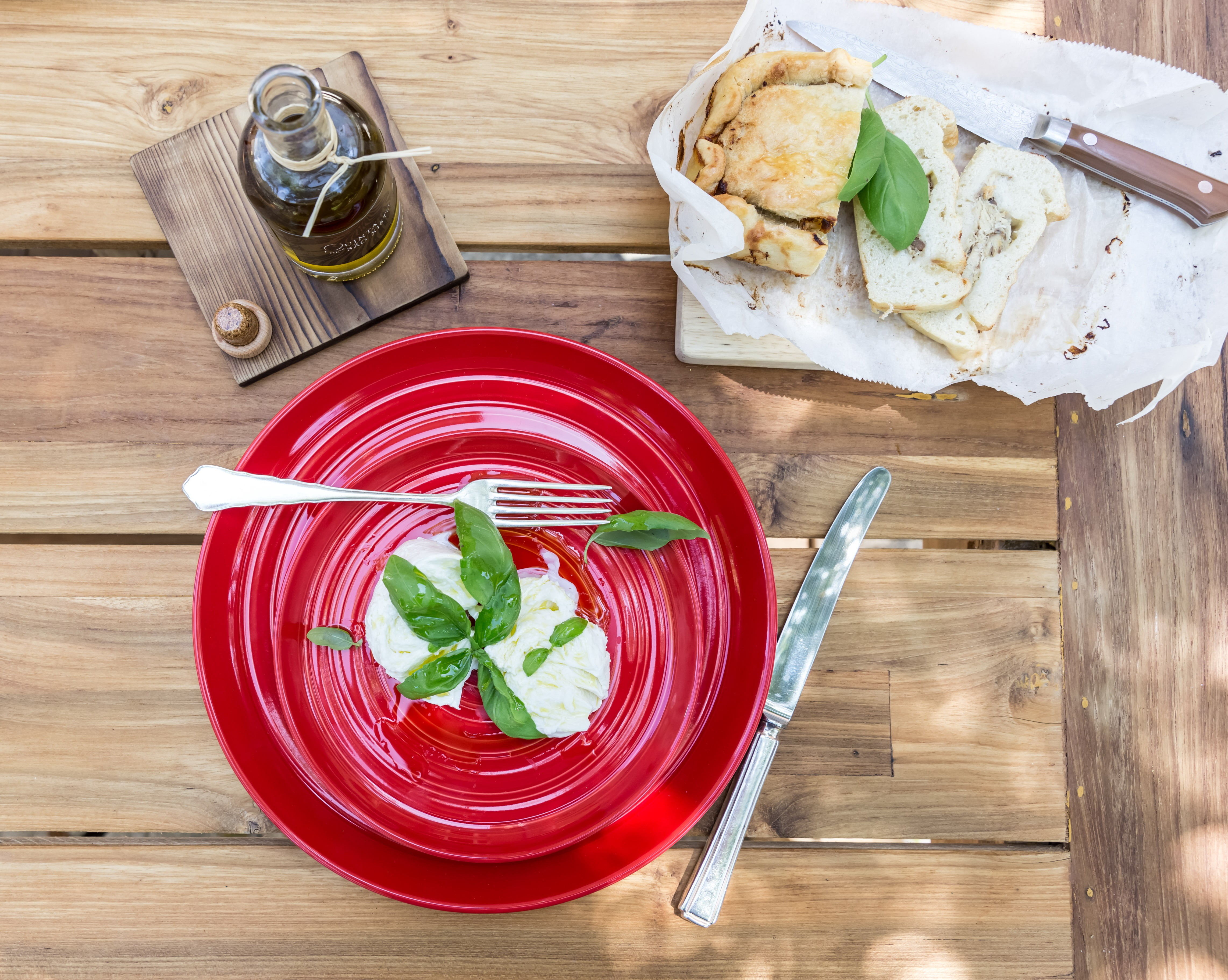 Woven Paths Farmhouse 16-Piece Dinnerware Set, Red