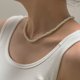 thumbnail image 4 of Collar de perlas de imitación versátil y elegante francés, cadena corta de clavícula Sexy con cuentas de perlas de imitación de una sola capa, regalos de vacaciones para mujer, 4 of 5