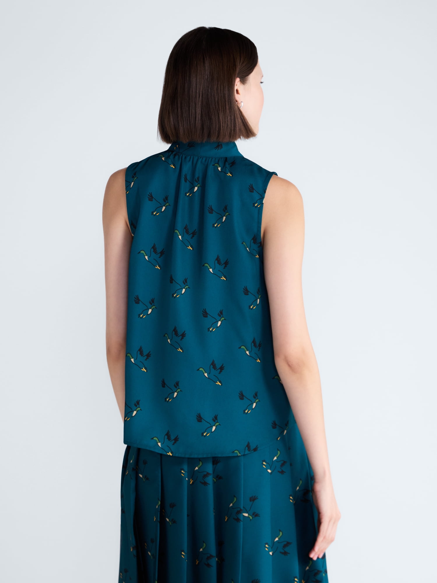 Free Assembly Women's and Women's Plus Sleeveless Tie Neck Top, Sizes XS-4X
