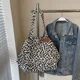 thumbnail image 3 of Bolso de mano retro de gran capacidad con estampado de leopardo para la axila, bolso de mano para el trabajo, bolso de hombro versátil, otoño e invierno, 2024, 3 of 5