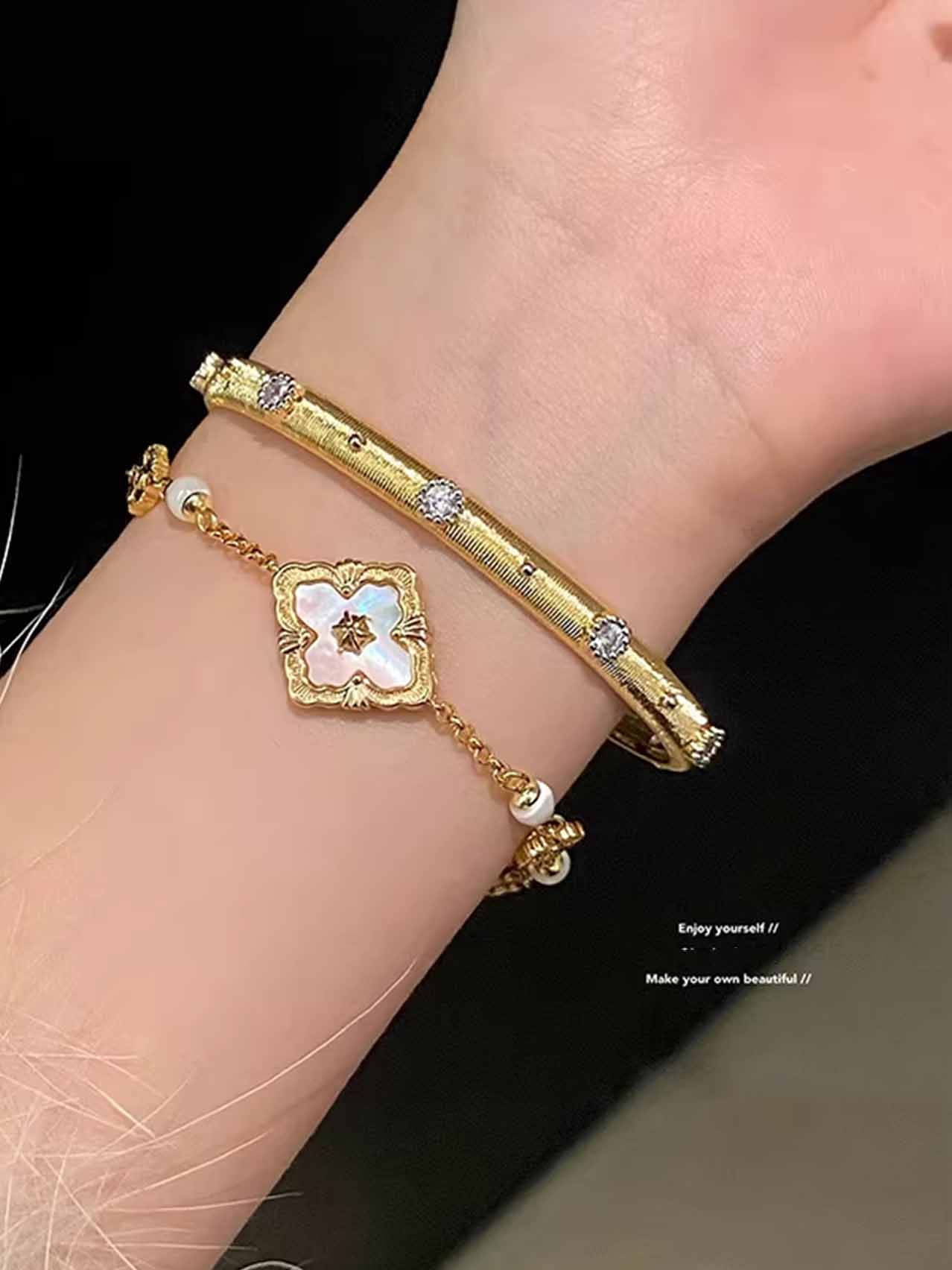 Gold Clover Bracelet for Women, Natural Mother of Pearl Flower Charm Bracelet, Lucky Four Leaf Clover Jewelry, Dainty Elegant Gift for Her Grey
