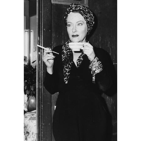 Gloria Swanson in Sunset Blvd. 24x36 Poster - Walmart.com