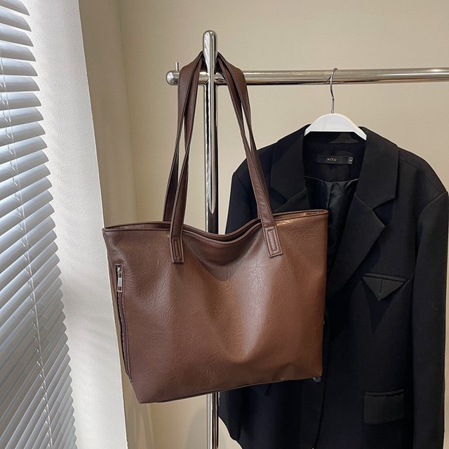 Bolso de hombro informal para mujer, nuevo, original, 2025, para ir al trabajo y a clase, de piel suave, bolso de mano sencillo de gran capacidad.
