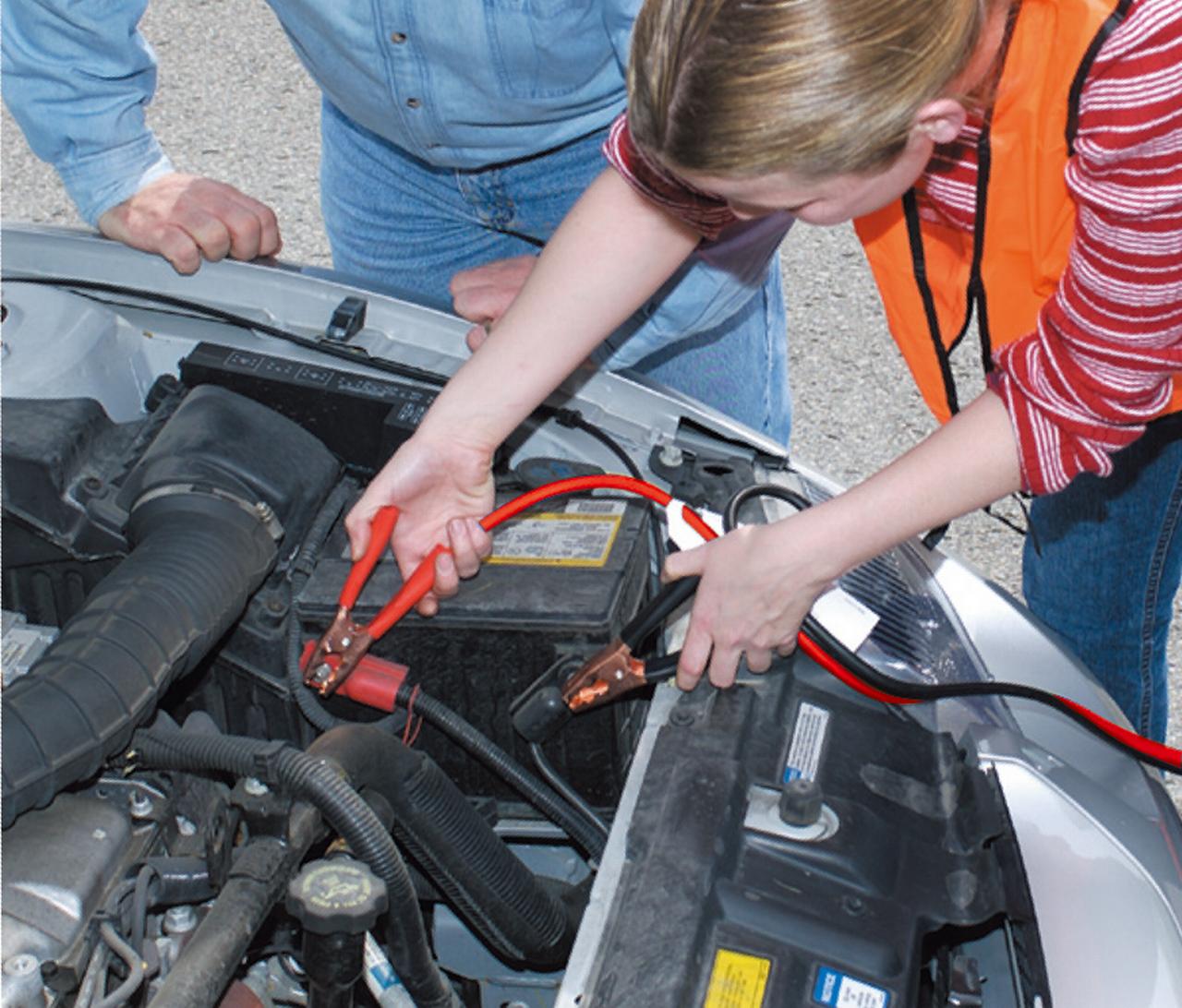 EverStart Commuter Emergency Roadside Kit photo 6