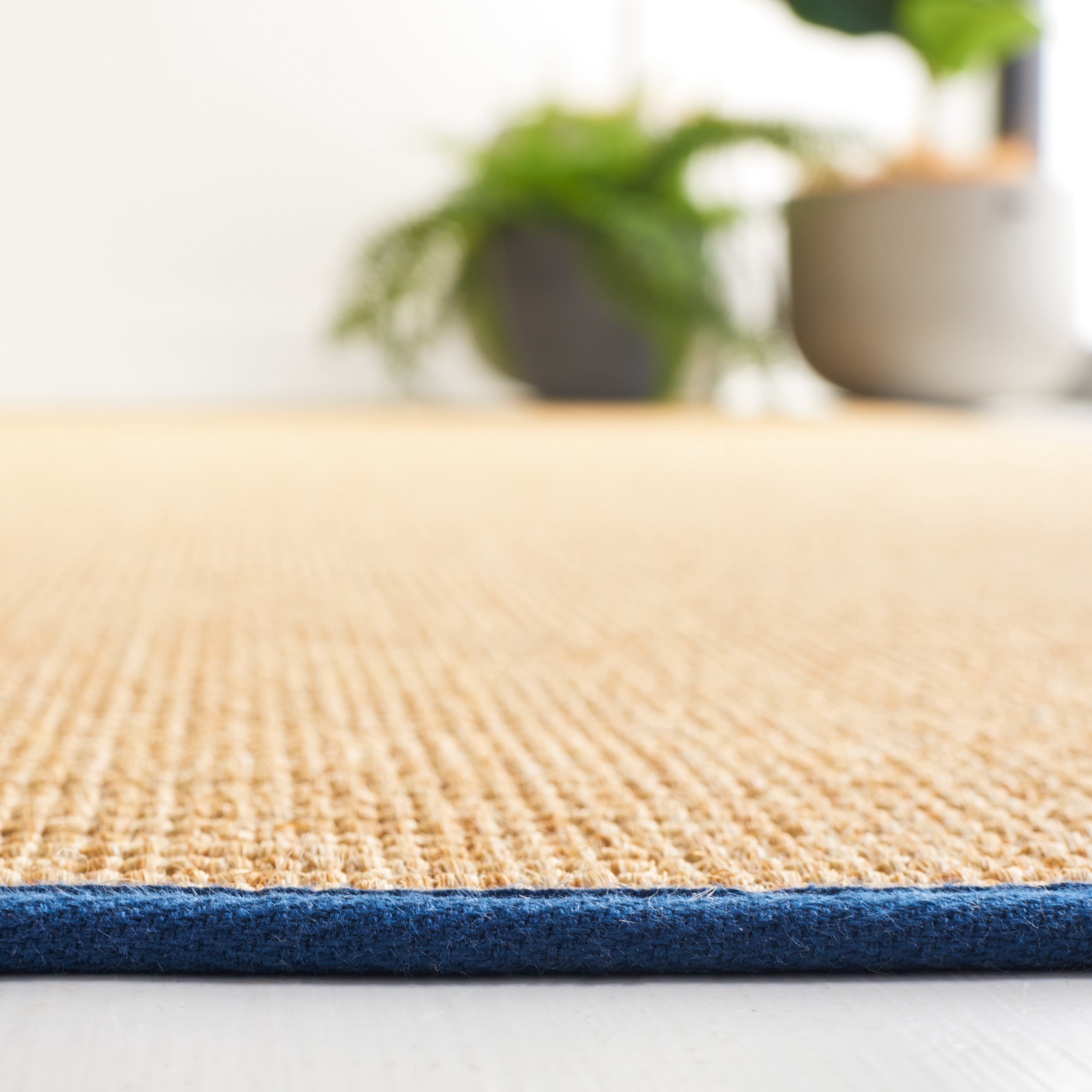 SAFAVIEH Martha Stewart Maximillian Solid Area Rug, Natural/Navy, 4' x 6'