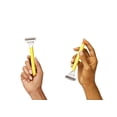 thumbnail image 3 of Rastrillo Shick Skintimate Spark de 4 hojas con cartucho fácil de cambiar, 3 of 5