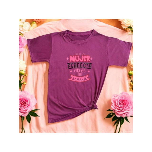 Playera Blusa Con Frase Existe Una Mujer Perfecta, Ella Es Mi Mama Dia De Las Madres 10 De Mayo Color Rosa Dorado Talla Mediana Marca Emil SaEs