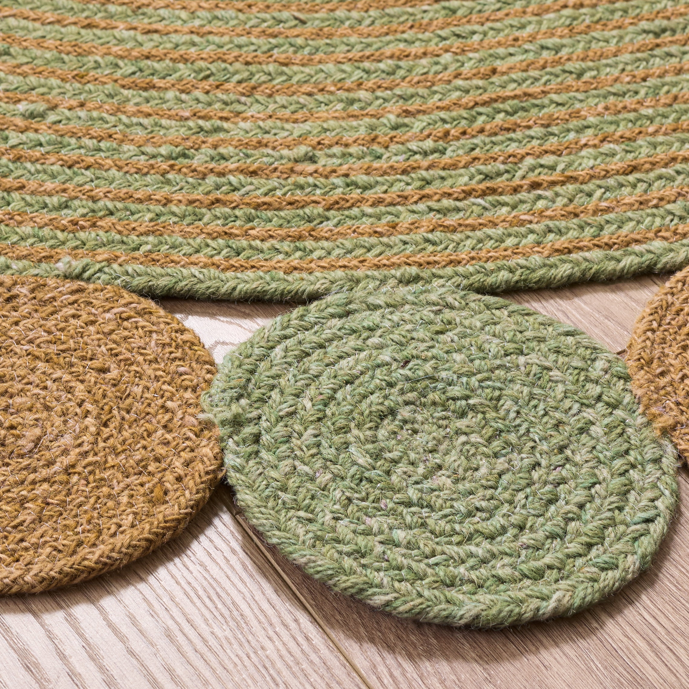 Safavieh Braided Abraham Geometric Reversible Area Rug, Green/Gold, 4' x 4' Round
