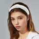 thumbnail image 2 of Diadema de Nudo de Algodón Texturizado Único para Mujeres, Banda para el Cabello Suave, Altura de 1.3 Pulgadas, Blanca, 2 of 7