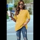 thumbnail image 4 of Camiseta Básica de Corta con Cuello en V Amarilla S, 4 of 5