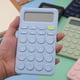 thumbnail image 4 of Calculadora Papelería escolar Portátil multicolor con de botón Calculadora científica simple linda Calculadora electrónica para oficina en AZUL Yotijar minicalculadora, 4 of 10