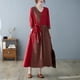 thumbnail image 4 of El vestido de patchwork rojo vino tiene escote en V con tapeta inclinada y plisado suelto., 4 of 8