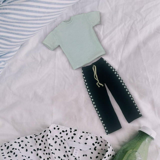 Disfraz de camiseta y pantalón Hugo ropa de muñeca realista hecha a mano en blanco y negro