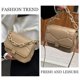 thumbnail image 4 of Monedero para mujer, bolsos de hombro de diseñador con correa de cadena de metal y cerradura, 4 of 5