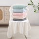 thumbnail image 2 of Nvzi Toalla grande de terciopelo coral con estampado de piñas - Toallas grises absorbentes, toallas de baño gruesas, toalla corporal suave para una máxima absorción, mayor grosor y secado rápido., 2 of 5