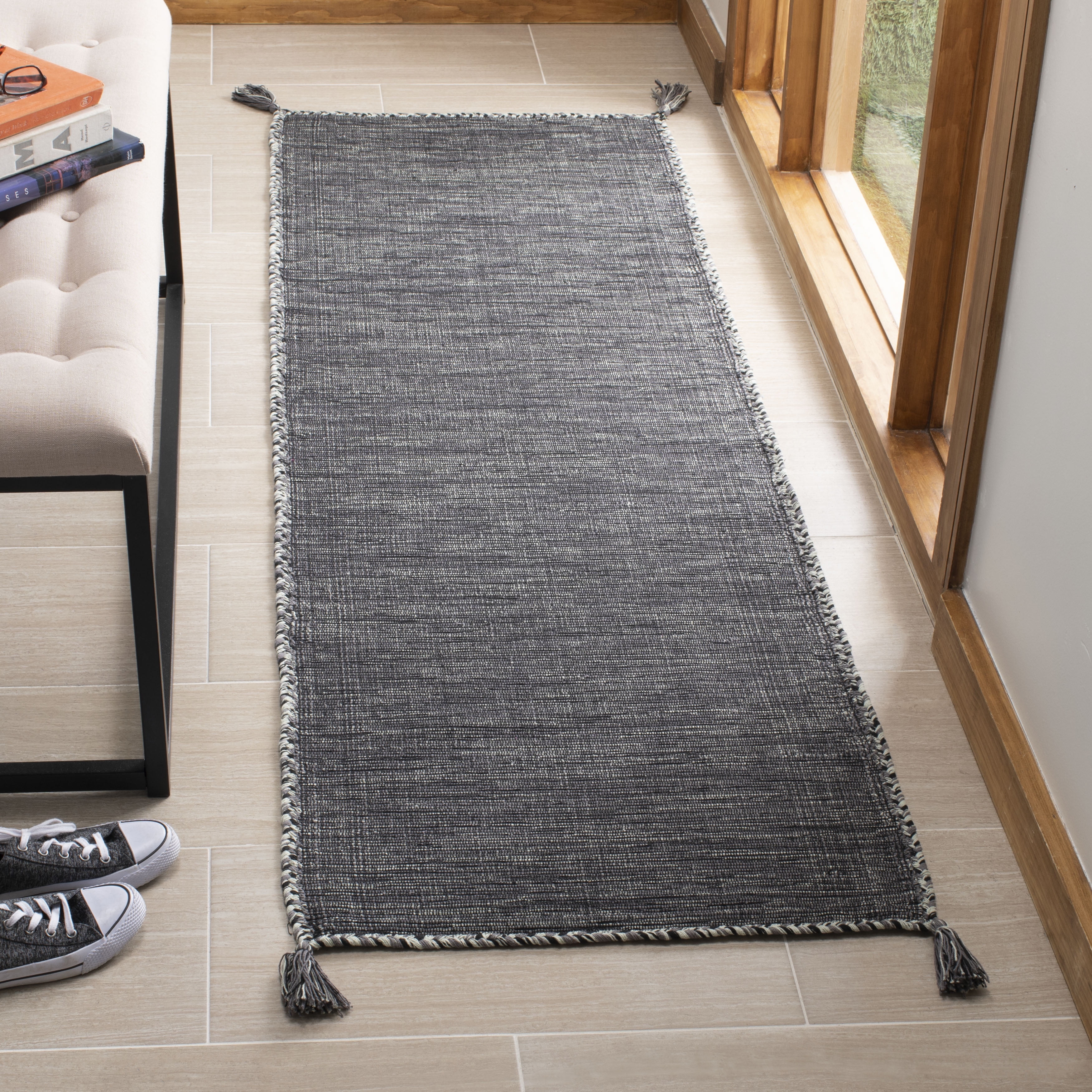SAFAVIEH Montauk Bijar Solid Cotton Runner Rug, Grey/Black, 2'3" x 11'7"