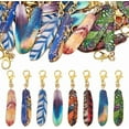 thumbnail image 1 of 32 piezas de dijes de plumas de 8 colores, llavero de plumas de 2 pulgadas, colgantes de plumas de esmalte impresos con cierres de pinza de langosta., 1 of 5