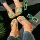 thumbnail image 5 of Sandalias planas con grafiti para mujer, zapatos informales con estilo informales de verano para playa personal Wmkox8yii hj789, 5 of 7