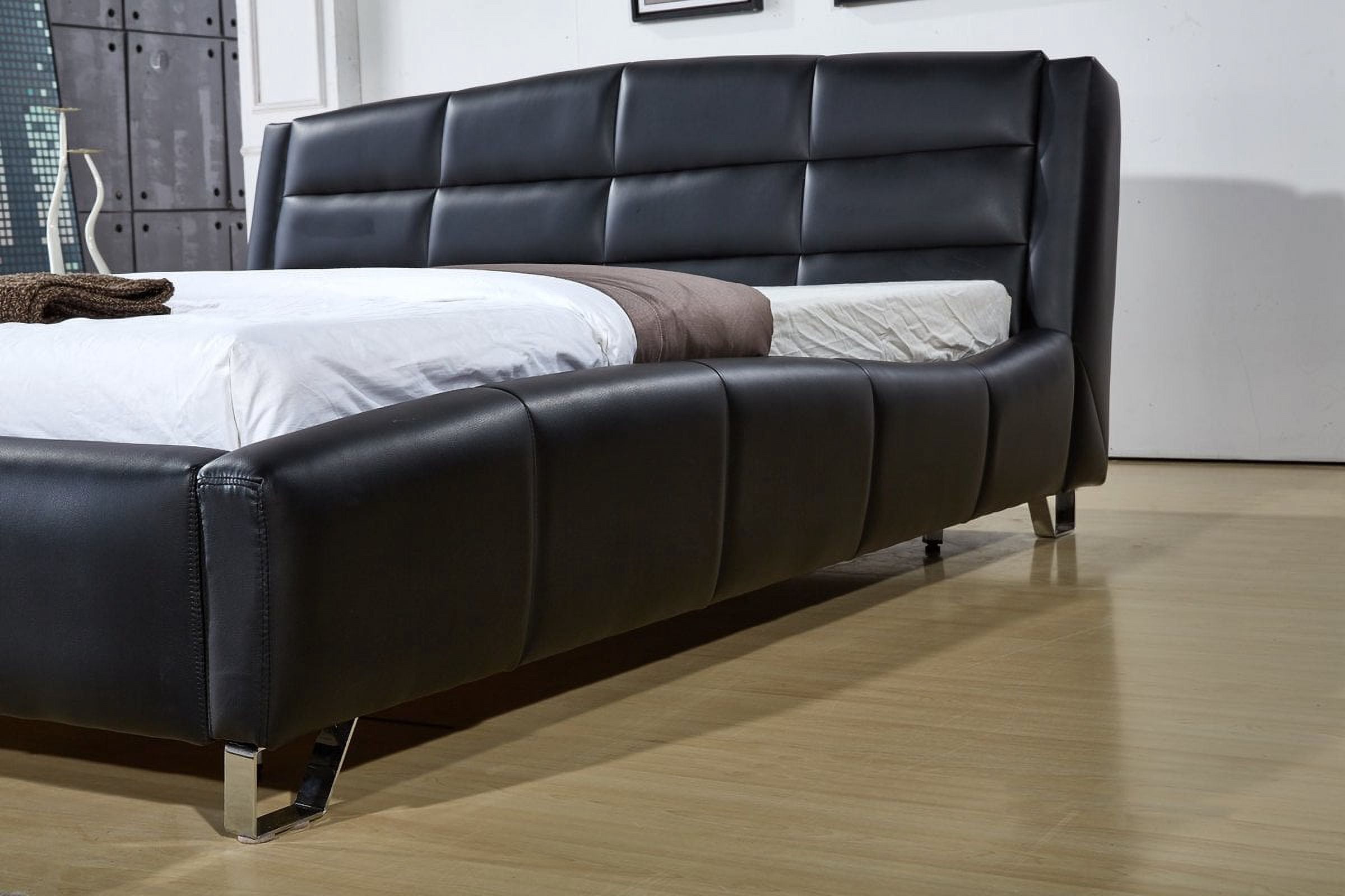 Uspridefurniture Sharron Upholstered Platform Faux Leather Bed