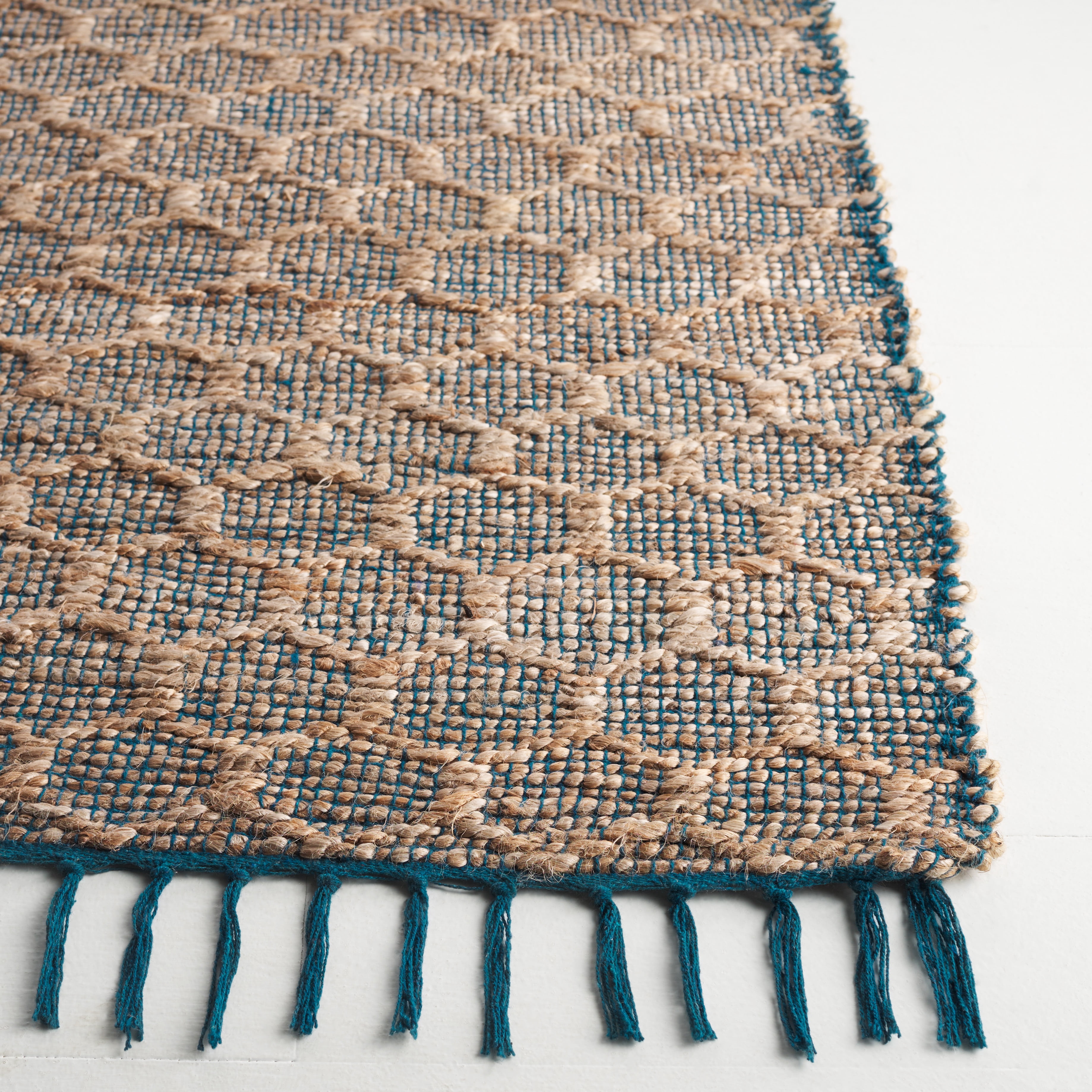 SAFAVIEH Cape Cod Fallon Geometric Area Rug, Navy/Natural, 4' x 6'