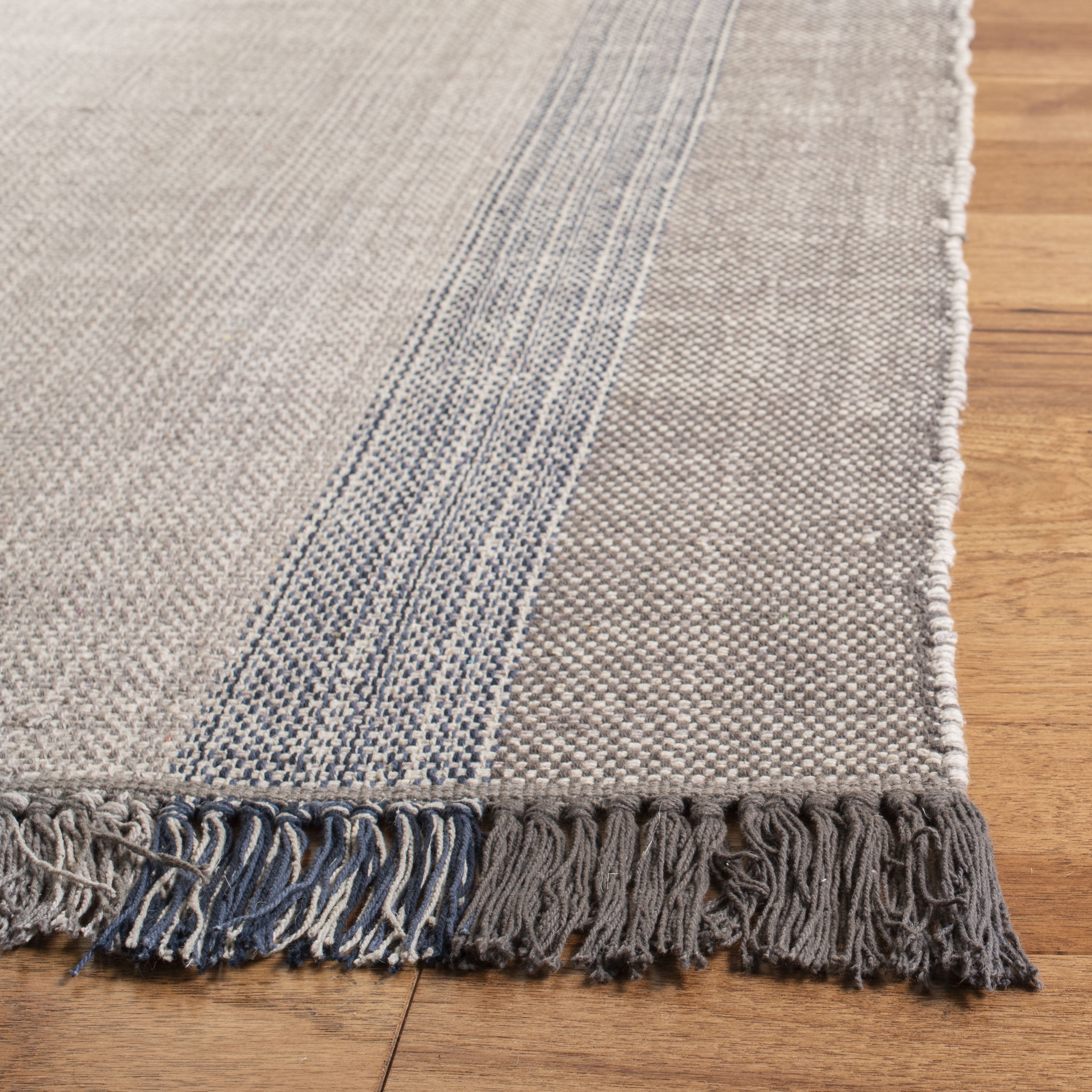 SAFAVIEH Montauk Sharlene Solid Cotton Area Rug, Blue/Grey, 6' x 9'