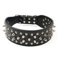 thumbnail image 1 of Un collar para perros con púas, adecuado para perros grandes y medianos., 1 of 5