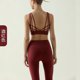 thumbnail image 2 of Chaleco ajustado de sensación desnuda, cintura alta cruzada, realce de cadera, pantalones deportivos rojos grandes, conjunto de Yoga sin línea de vergüenza, 2 of 5
