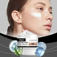 thumbnail image 3 of Crema Facial Iluminadora Profesional con Complejo de Control de Melanina, Humectante Antienvejecimiento para Manchas Oscuras y Piel Apagada, Fórmula Liviana de Rápida Absorción para una Tez, 3 of 7