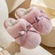 thumbnail image 5 of Nuevas zapatillas de piel de suela gruesa antideslizantes cálidas para el hogar para otoño e invierno, zapatillas de algodón con lazo para niñas y parejas en invierno, 5 of 5