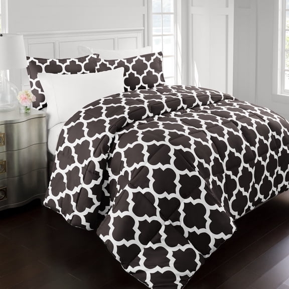 Noble Linen's Goose Down Alternative Comforter with Quatrefoil Pattern