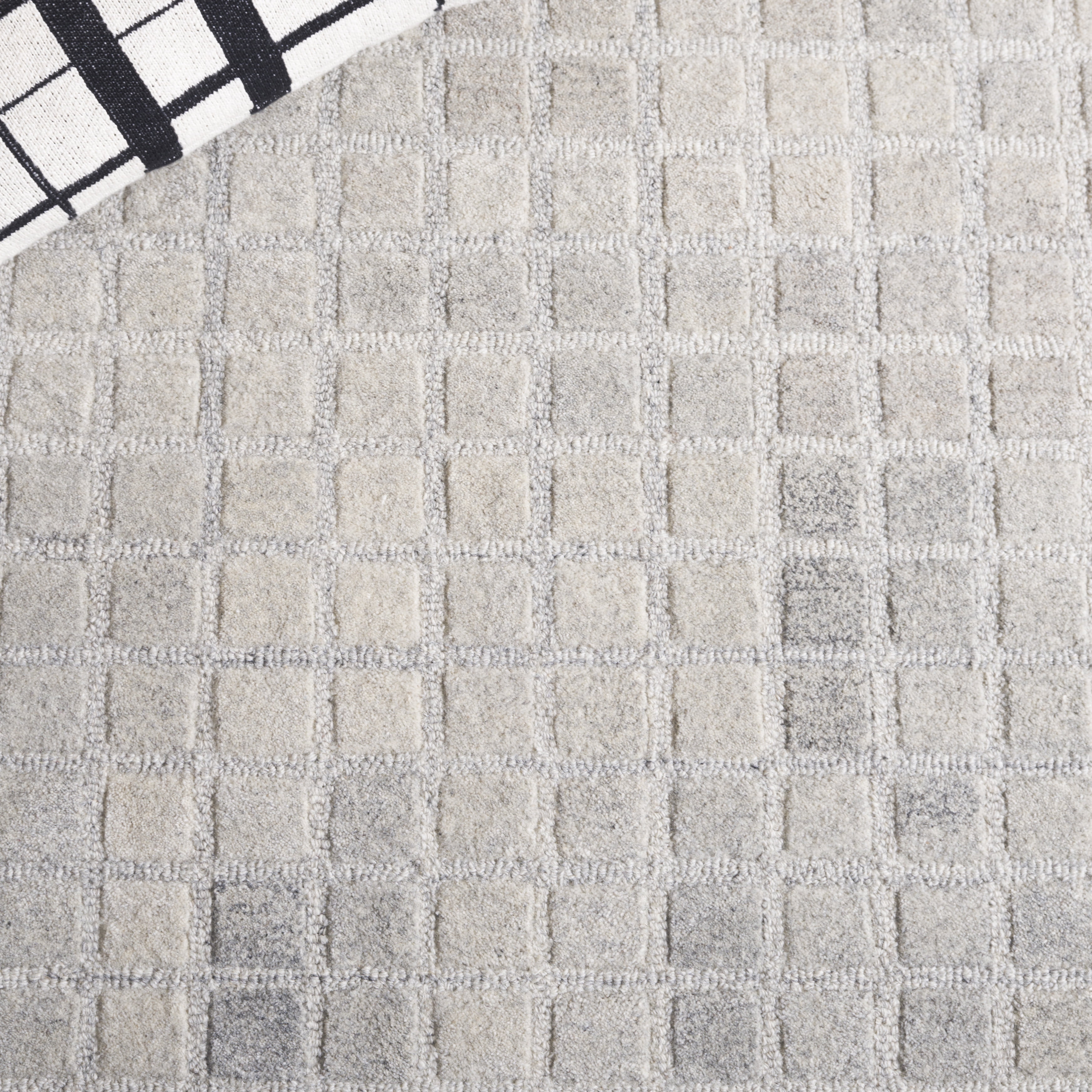 SAFAVIEH Ebony Risto Geometric Runner Rug, Gray, 2'3" x 8'