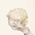 thumbnail image 2 of Materiales naturales 100% reciclados de Bath Lily The Body Shop, 2 of 3