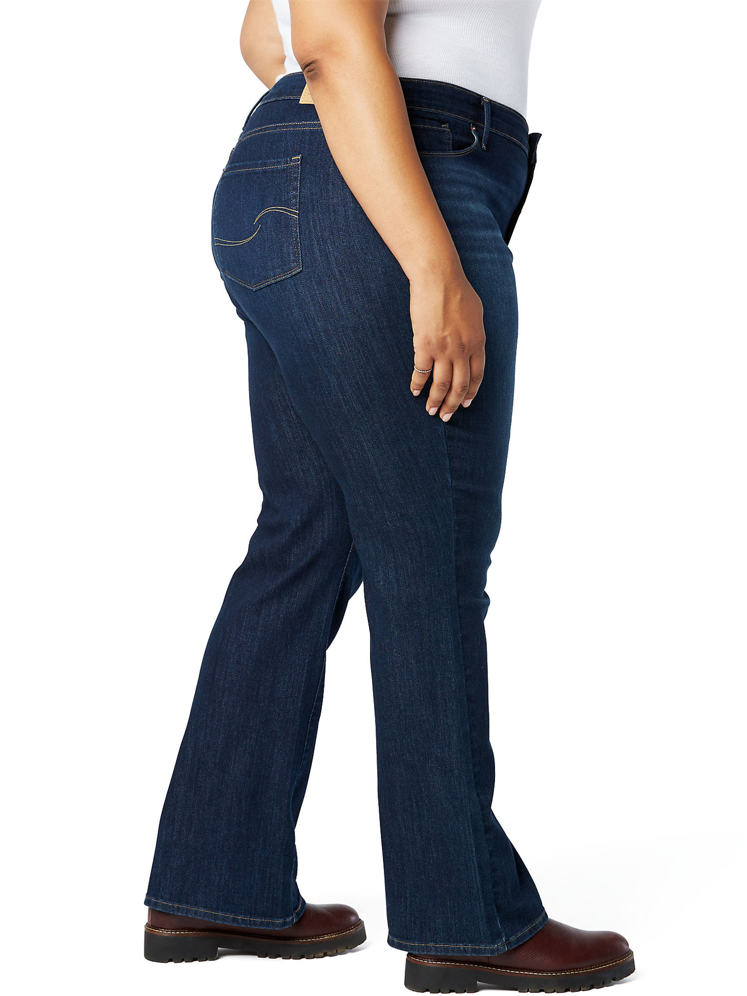 Signature by Levi Strauss & Co. Women's and Women's Plus Modern Bootcut Jeans - image 3 of 4
