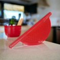 thumbnail image 3 of Handy Housewares Escurridor De Ollas De Plástico De Mano, Colador De Pasta, Fideos Y Verduras Con Asa, Se Adapta A Ollas De Hasta 9 ", Rojo, 3 of 4